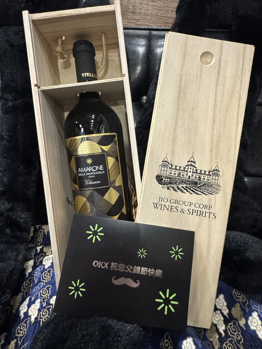 收到 <a href="/okxchinese/">OKX中文</a> 的美酒禮盒 🍷
今晚菜單：加密滷肉飯 + 區塊鏈下酒菜
去中心化乾杯，穩定幣續杯 🍚🚀🍷

#Cheers #OKX #加密滷肉飯