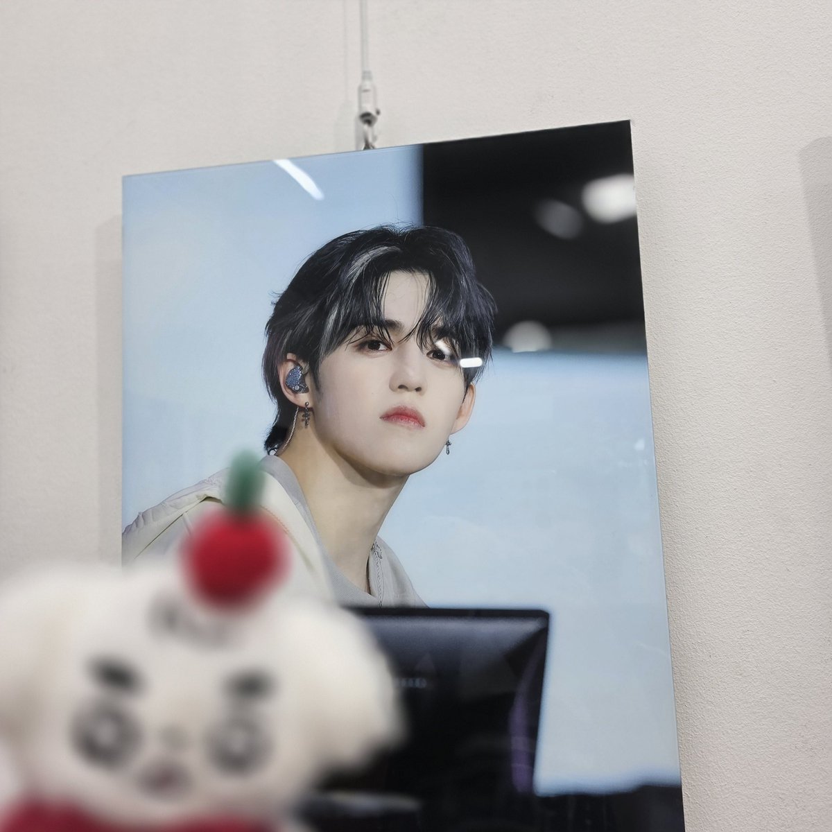 #체리의_31번째_주빌리

다들 액자랑 인형 어케 잘 찍는거에요 전 최애액자를 사연 있게 찍어버림 포토존에 쿱듀 놓고 찍는데 하나마루 쵯체리 쿱듀 케이크 다 합쳐도 색깔 요만큼인게 넘 귀엽고 웃겨 백설쿱스의 모에화들...바이어스는 늘 사방에 예쁜 승철이에 쌓인 느낌이라 너무 좋아요  해피생카