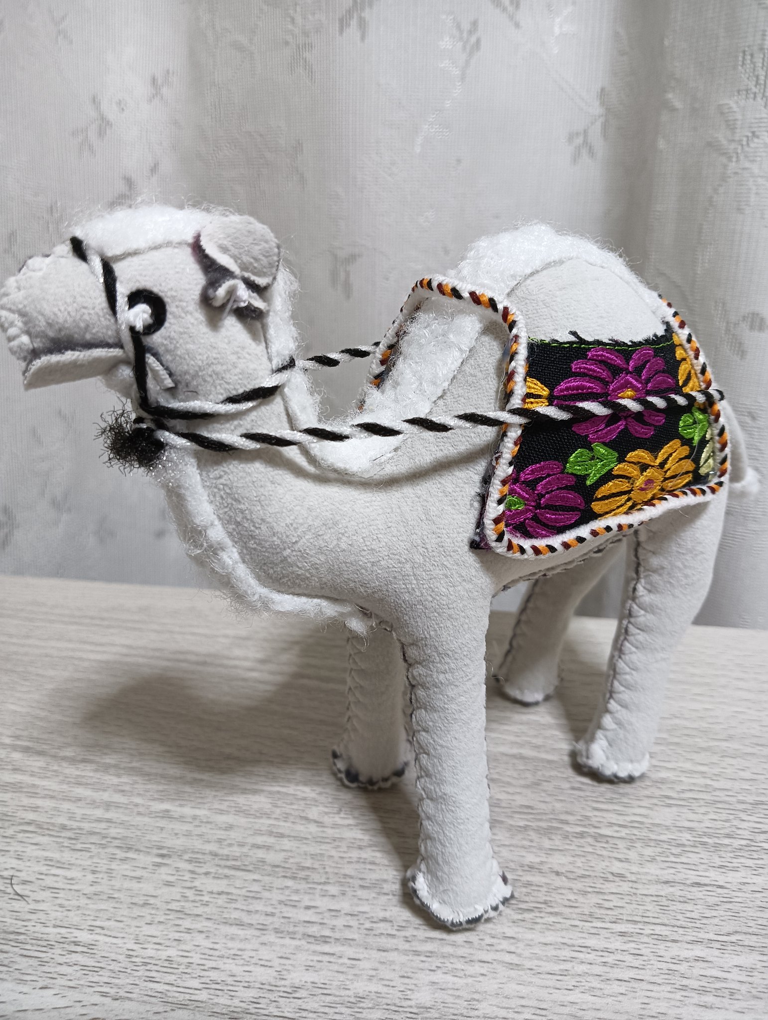 ヨルダンパビリオン　ラクダ ぬいぐるみサイズ大　民族織物 ヨルダンパビリオン ラクダ ぬいぐるみ 民族織物 ヨルダン - 万博GO