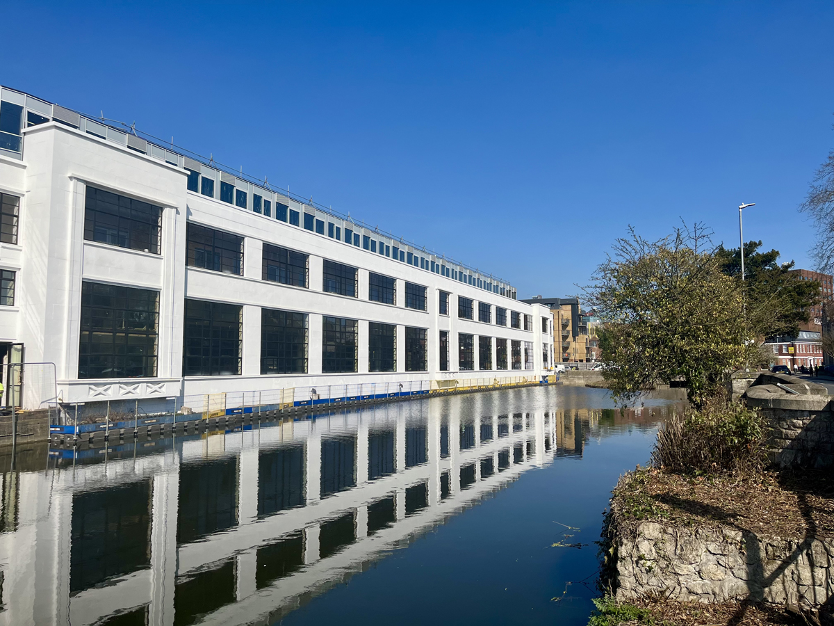 West Leigh has won the Commercial Project category at the Steel Window Association Awards 2025 for its work on the Len House project in Maidstone...

brickwork-bulletin.co.uk/post/west-leig…

<a href="/SWA_info/">SWA</a> <a href="/group_leigh/">West Leigh Group</a>

#SteelWindows #Doors #Architecture #Refurbishment #Construction #Heritage