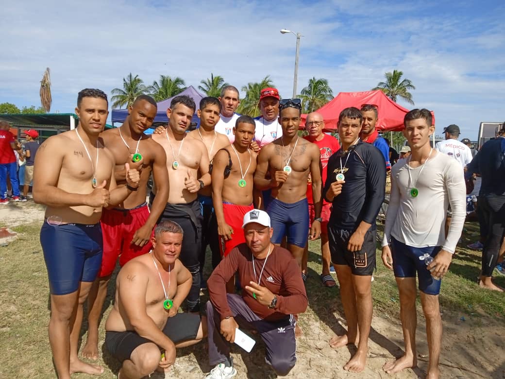 Ejército Central Cuba (@centralejercito) on Twitter photo 🇨🇺 ¡El mar de Matanzas vibra con el legado de Fidel!
Este domingo, jóvenes de verde olivo, combatientes de la MGR de la <a href="/rmcienfuegos2/">Región Militar Cienfuegos</a> y Tropas Especiales de Matanzas participaron en el cruce la bahía en saludo al natalicio del Comandante en Jefe.
#100AñosConFidel 🇨🇺 ¡El mar de Matanzas vibra con el legado de Fidel!
Este domingo, jóvenes de verde olivo, combatientes de la MGR de la <a href="/rmcienfuegos2/">Región Militar Cienfuegos</a> y Tropas Especiales de Matanzas participaron en el cruce la bahía en saludo al natalicio del Comandante en Jefe.
#100AñosConFidel