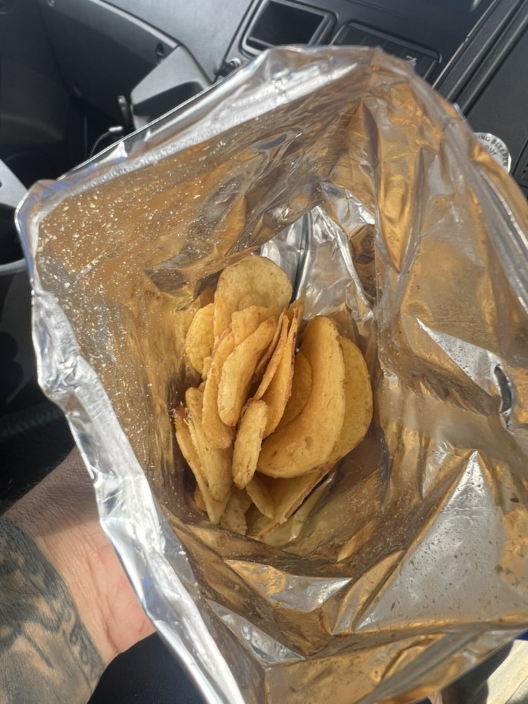 austin6477's tweet photo. When will crisp companies ever fill a bag ? You have to buy 3 packets to get one full one nowadays 😂 makes me look greedy ffs 🤦🏻‍♂️ https://t.co/Qr6fOm7HS6