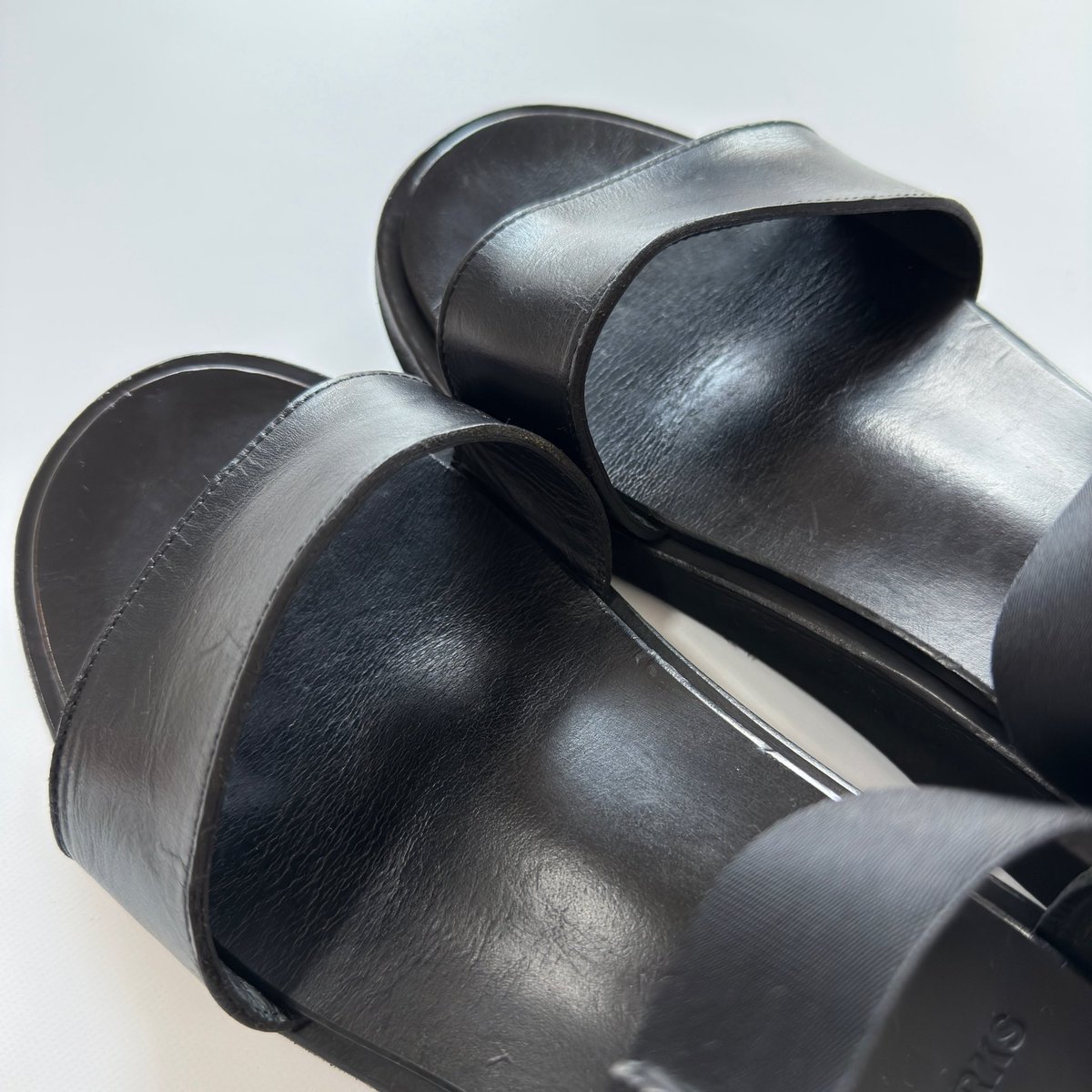 ham50865160's tweet photo. FOOTWORKSのサンダルもケアしました

小雨とかでもガンガン履いちゃってるのでだいぶクタってきていますが、まあアジということで

だいぶソールも削れてきてるので来年あたり交換したいところです

#footworks https://t.co/vk2TUEkUgU