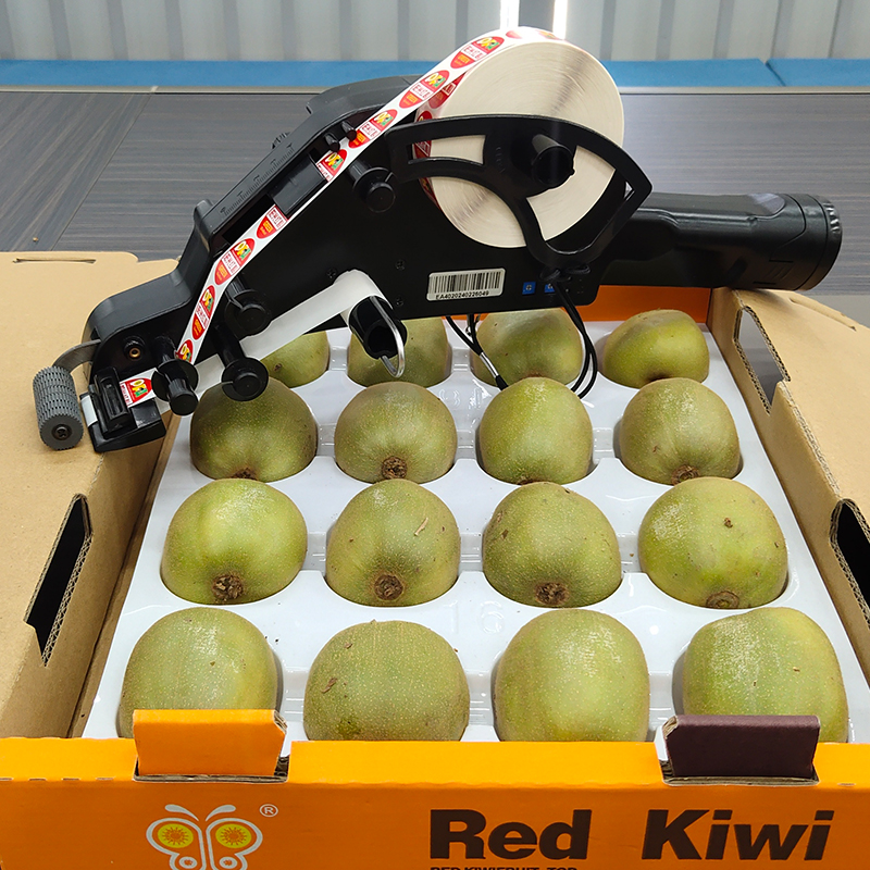 BSCLabelMachine's tweet image. For fruit labeling, EA40 Electric hand held label applicator
With battery and motor, high speed labeling