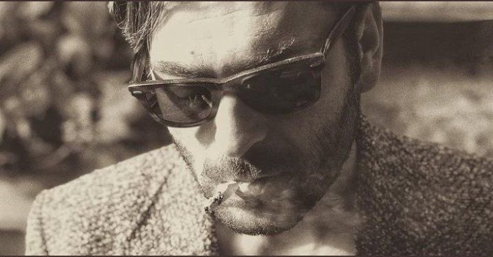 itshereworld's tweet image. Benim Ozan’ın sigaralı fotoğraflarına olan zaaf