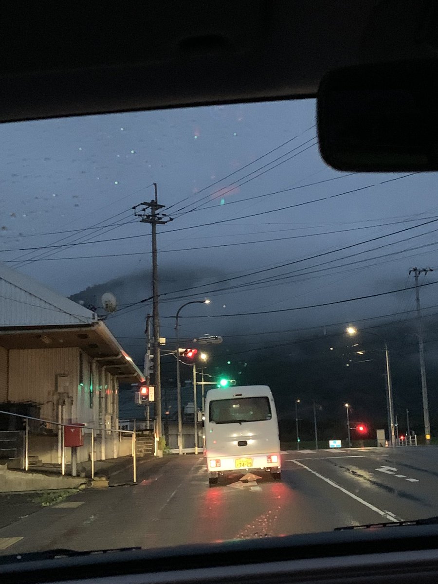 synr_ema's tweet photo. 徳島の黒い雲すごいなあ︎︎☁︎︎☁ https://t.co/aSbRgqi9IZ