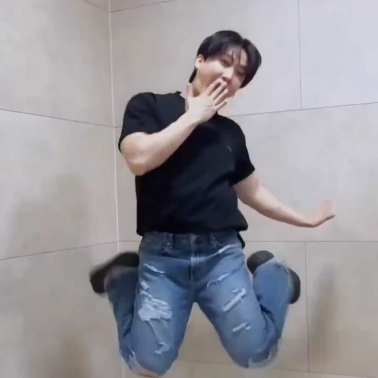 haechansab's tweet photo. e comunque tanti auguri a questo essere speciale  con gli occhi spaccanti la mia babygirl preferita assurdo come io e una persona così talentuosa e fantastica condividiamo l'anno di nascita 
ti amo changbin https://t.co/o5ts3iC2X1