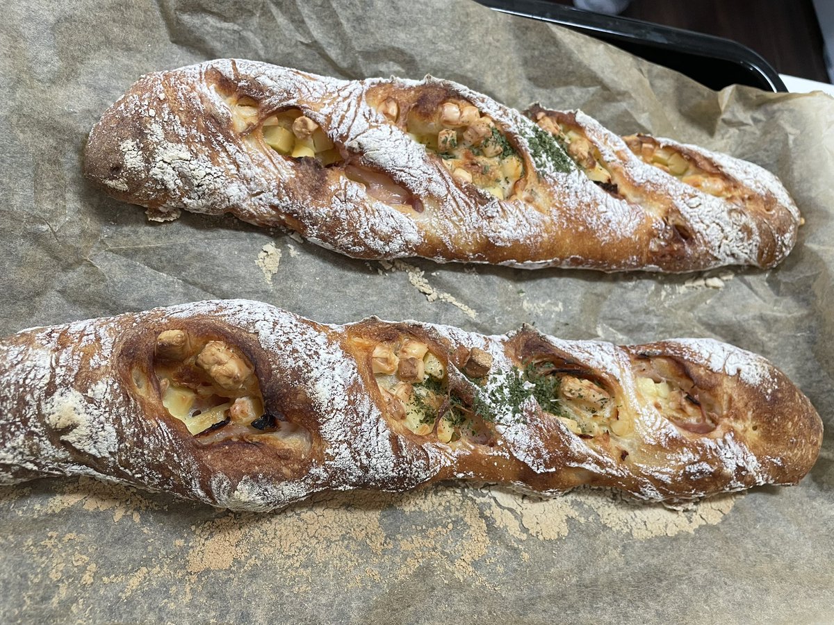 TTeerrann's tweet photo. このパンは今まで食べたどのパンよりも美味しいかった。絶品。才能しか感じない。 https://t.co/UTrMuSxqxx