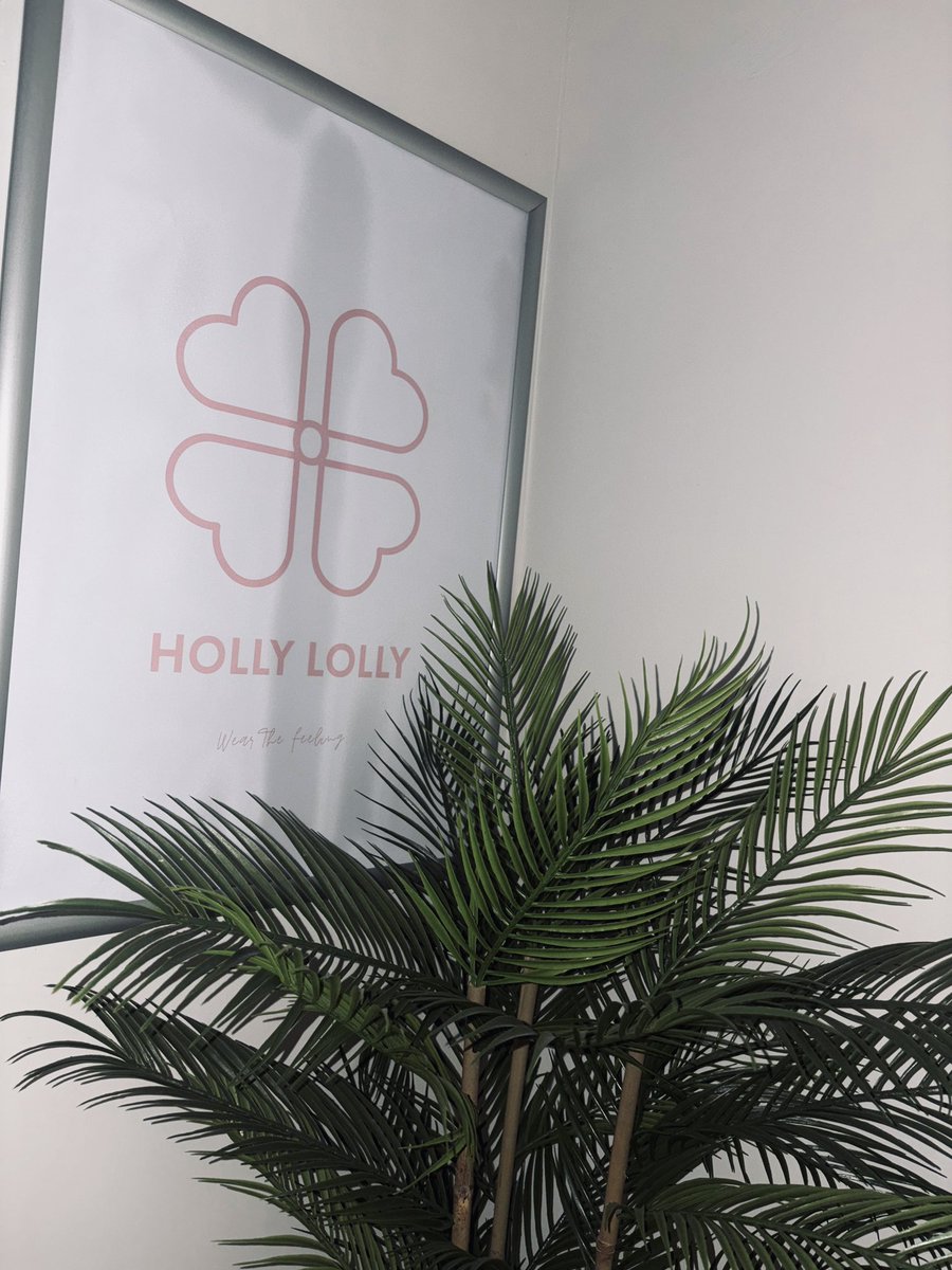 hollylollytr's tweet image. Holly Lolly’de sadece koleksiyonlarımız değil, ofisimiz de ilham veriyor. 💛💗

Pastel tonların huzuru, canlı renklerin enerjisi ve her köşede yaratıcılığı besleyen detaylarla dolu bir çalışma alanımız var.

#HollyLolly #OfisHayatı #WorkplaceVibes #Moda #OfficeDesign #TeamSpirit…