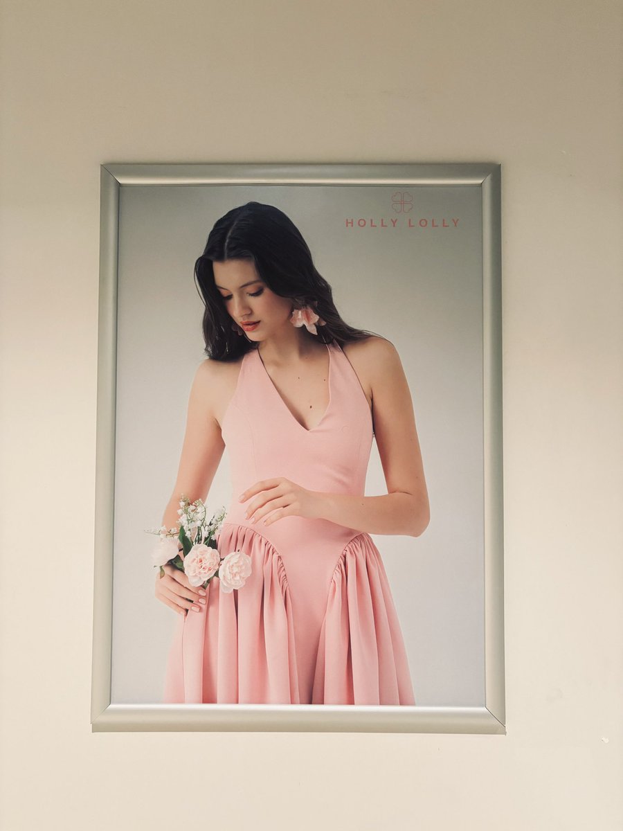 hollylollytr's tweet image. Holly Lolly’de sadece koleksiyonlarımız değil, ofisimiz de ilham veriyor. 💛💗

Pastel tonların huzuru, canlı renklerin enerjisi ve her köşede yaratıcılığı besleyen detaylarla dolu bir çalışma alanımız var.

#HollyLolly #OfisHayatı #WorkplaceVibes #Moda #OfficeDesign #TeamSpirit…