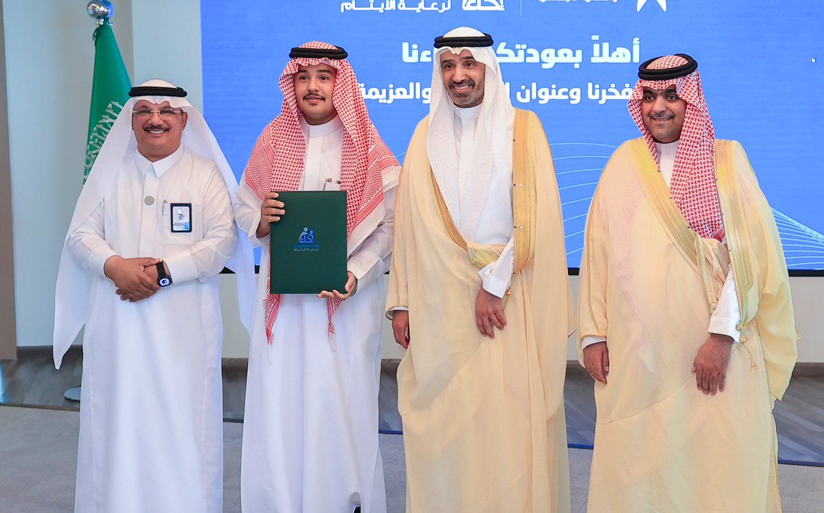 تشرفت بتكريمي من معالي وزير <a href="/HRSD_SA/">وزارة الموارد البشرية والتنمية الاجتماعية</a> 
م.أحمد الراجحي، تقديرًا لتغطيتي الإعلامية لمعسكر الكشفي العالمي السادس عشر #Moot2025 في البرتغال، بمشاركة أكثر من 7,100 شاب من 118 دولة، ضمن وفد <a href="/EkhaaSA_/">المـؤسسة الخيـرية لرعايـة الأيتـام</a> ، وفخور بتمثيل الإعلام السعودي ونقل صورة مشرّفة عن شباب المملكة ودورهم الفاعل عالميًا