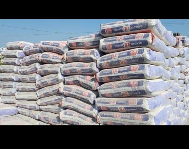constrfacts247's tweet photo. Cement was ₦3,500 in early 2023… now it’s hitting ₦9,000+ in some areas. Iron rods, blocks, tiles all following the same trend.
At this rate, building your dream home might soon cost double. https://t.co/B97LNYPgo1