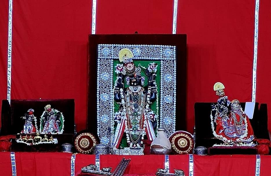 🚩 !!श्री द्वारकेशो जयति!!
🛕  आज दिनाँक 11अगस्त 2025 के दर्शन राजाधिराज ठाकुर श्रीद्वारिकाधीश जी महाराज, मथुरा।।
श्री हरिः ।।हे नाथ! मेरे नाथ ! मैं आपको भूलूँ नहीं !!