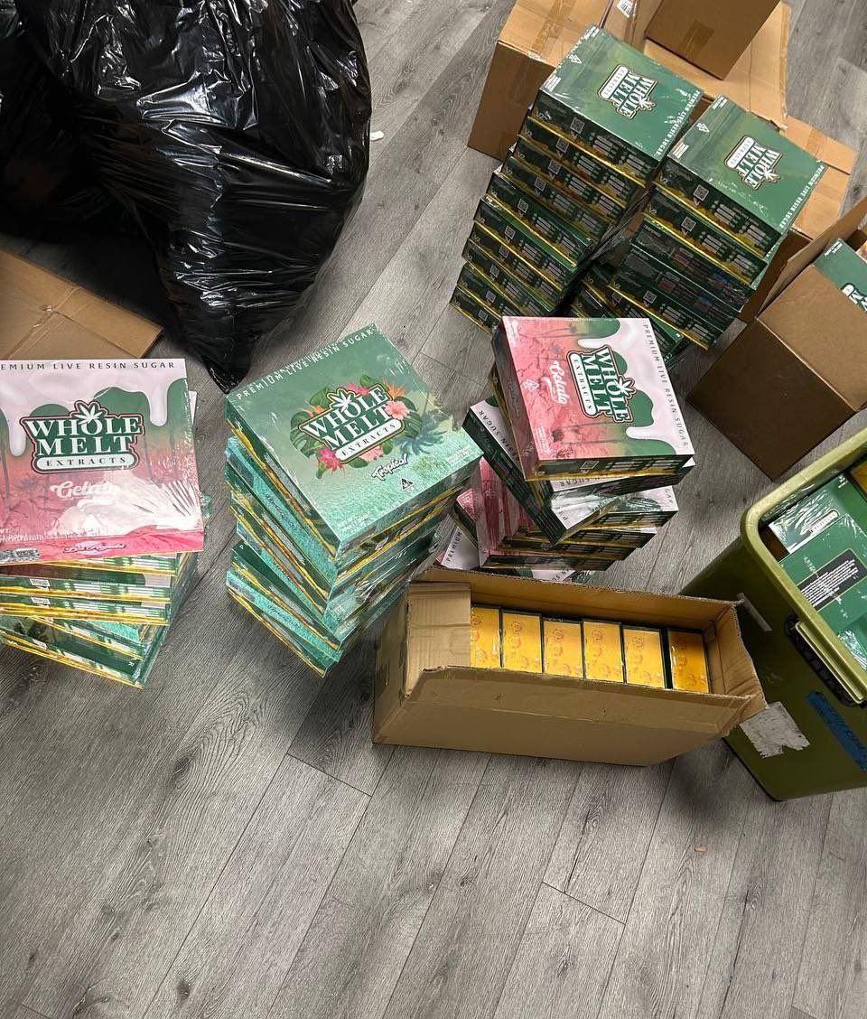 WHOLEMELT AUTHENTIC 

MASTER CASE IN STOCK 

LINK BOI….🥤