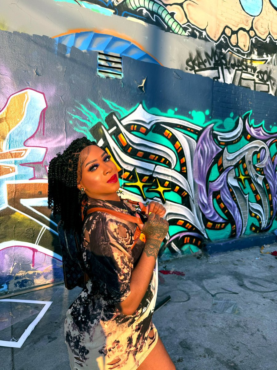 JAFFYJEE's tweet image. Two video shoots in ONE DAY!!!!! #ALLgasNObreaks 🎬🎬🎬 #BundaTwerkNewOrleansBounce #ProblemMusicVideo 

High beaming @SunkeeAngel334 🤭