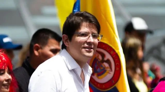 Con profundo dolor recibo la noticia del fallecimiento de nuestro compañero y precandidato Miguel Uribe, tras dos meses de valiente lucha por su vida.

Mi corazón y mis oraciones están con su familia y seres queridos. Que Dios les conceda fortaleza en este momento de inmensa