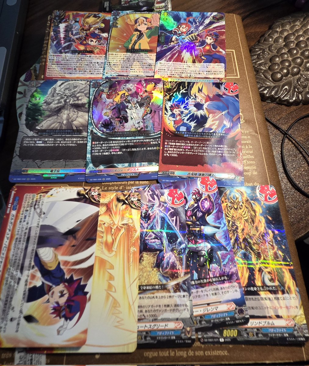 zeno_buddy___'s tweet photo. 5パック結果！光ってるやつ何枚入ってるんだ！良し悪しも！わからん！ https://t.co/a4CXQZbCEE