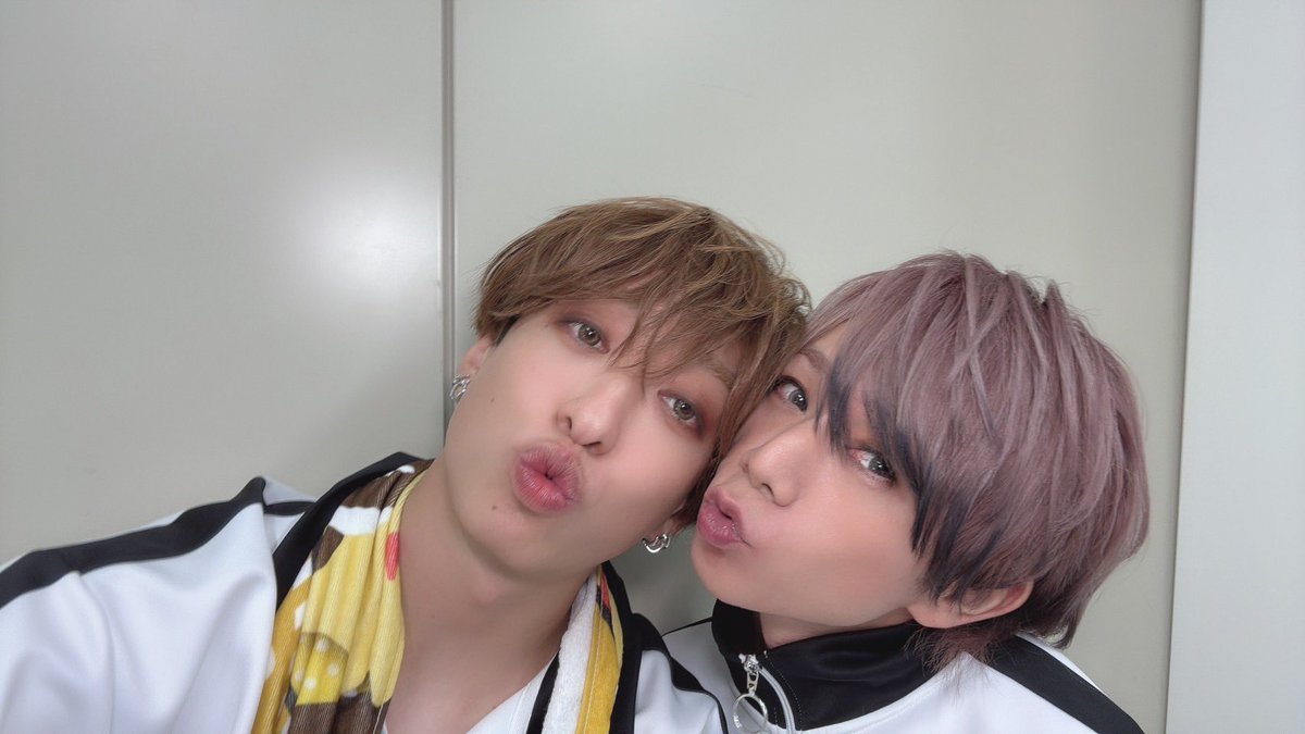 uratasama's tweet photo. 浦島坂田船代々木公演2日目ありがとうございましたー！！

多分明日は気絶してるわ！！！！！

うらせんだよおおおお

たぬたぬ https://t.co/VXv6m75g8w