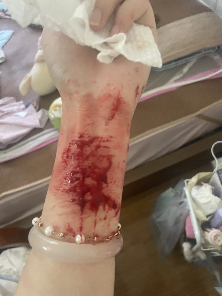 我明天不想说话（读研发疯版） tweet media