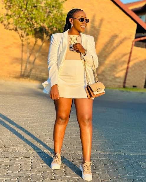 Am_Blujay's tweet image. A TikToker named Gavaza Mhangwani, with 370,000 followers, humiliated Benneth Hlungwane by sharing his banking details, loan information, and home address on a live video. Hlungwane, a Capitec Bank client, claims a bank employee leaked his information. Capitec denies this,…