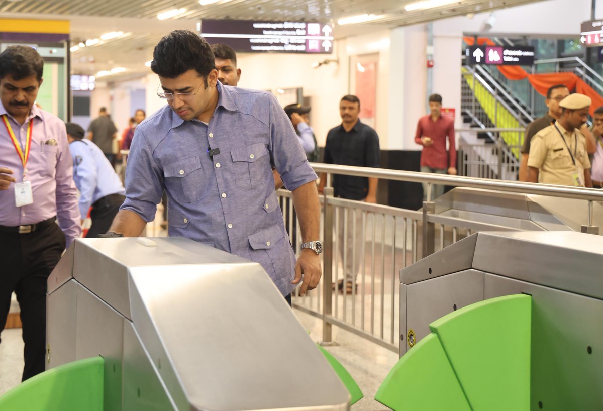 Tejasvi_Surya's tweet image. Housefull from First Day, First Show.

I joined thousands of commuters today on the Yellow Line’s very first day of commercial operations. The mood was electric - students, IT professionals, factory workers from Bommasandra, garment workers, and people from all walks of life were…