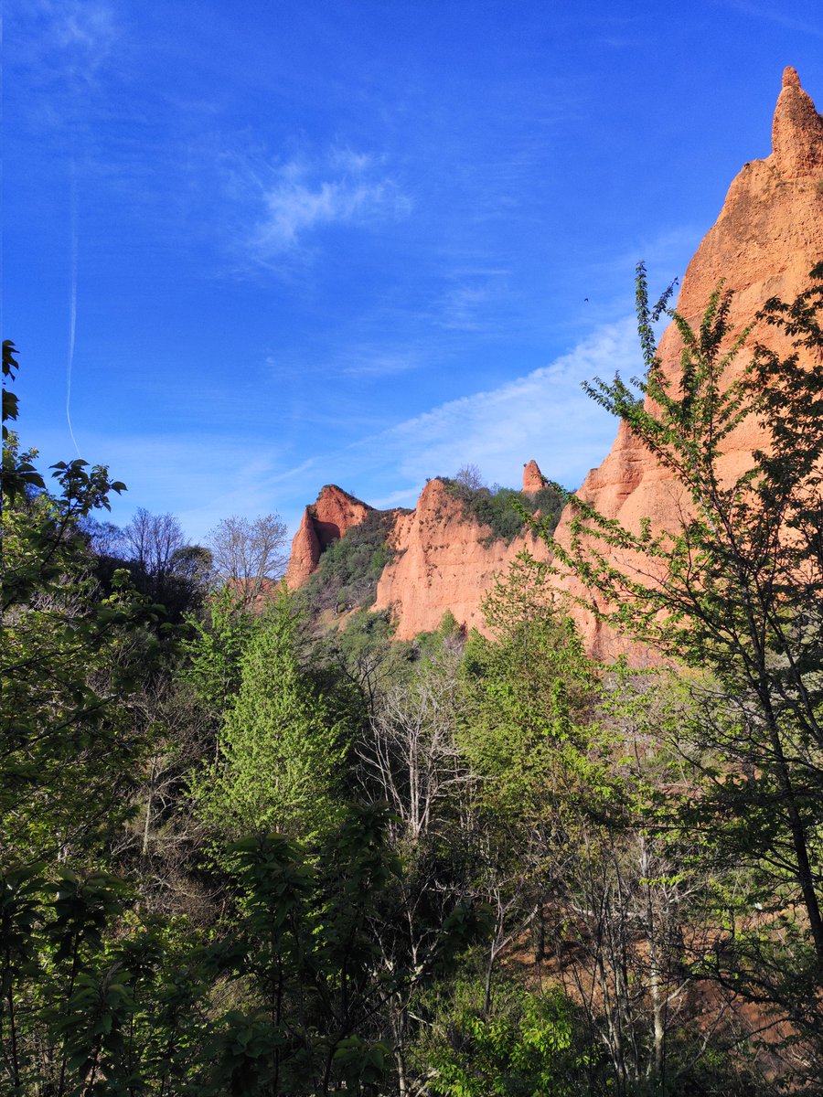 ex_ponfe's tweet photo. Mi último paseo por Las Médulas hará 2-3 meses. Solo espero que algún día mis nietos puedan volver a disfrutar de este entorno. Nosotros ya no. Se me parte el alma. 💔 https://t.co/RcN3Et3gR3