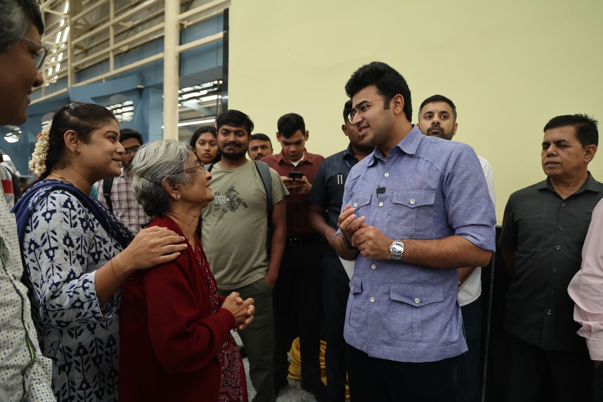 Tejasvi_Surya's tweet image. Housefull from First Day, First Show.

I joined thousands of commuters today on the Yellow Line’s very first day of commercial operations. The mood was electric - students, IT professionals, factory workers from Bommasandra, garment workers, and people from all walks of life were…