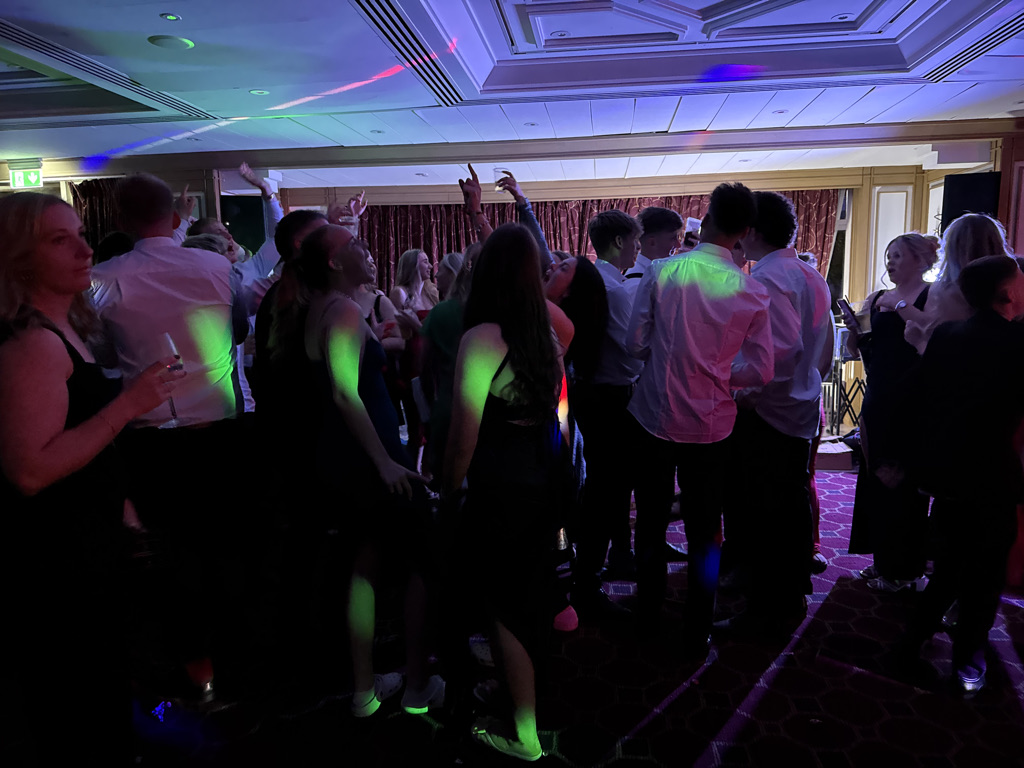 PunchTheAir's tweet photo. Derbyshire Holstein Club Young Farmers Black Tie Event with Punch The Air performing live and late night DJ https://t.co/JIWdoVBq7a #derbyshireholsteinclub #punchtheair #youngfarmers #blacktieevent #eventband #functionband https://t.co/MXKG2WLPEA