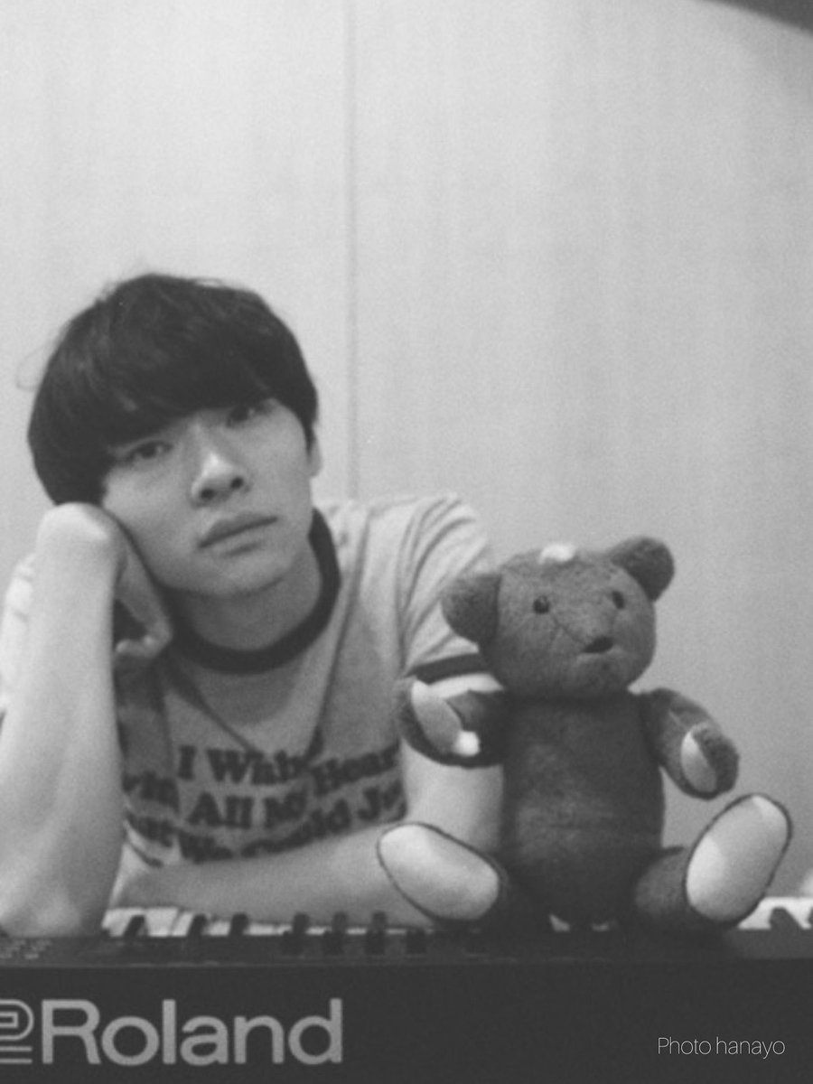 【Music video】

「ねつ」のMVが公開されました！
出演してくれた三兄弟はデビュー曲「ふたり」のモデルになった夫婦の子供たち。
まだ生まれてもなかった彼らが巡り巡って、新曲のMVに出てくれたのがとても感慨深く、特別な作品になりました。
ぜひご覧ください🧸

youtu.be/FKPNNJ-hIhQ?si…