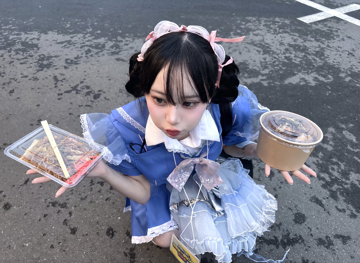 両手にエサで~す