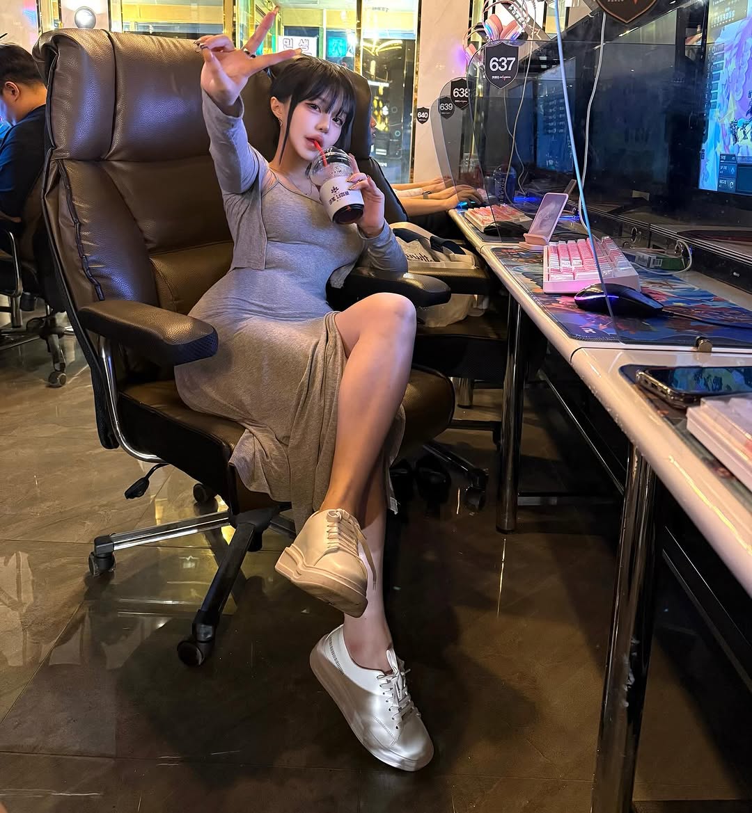 1J_MH's tweet photo. 신입 여왕한테 처발릴 언니들은
라인이나 밴드, 디엠으로 붙여대결 신청해🖤
HP, 지인, 노가드 다 받아~

#여왕깨기 #붙여대결 #지인붙여 #hp붙여 #노가드전붙여 https://t.co/DB6HuXgUNZ