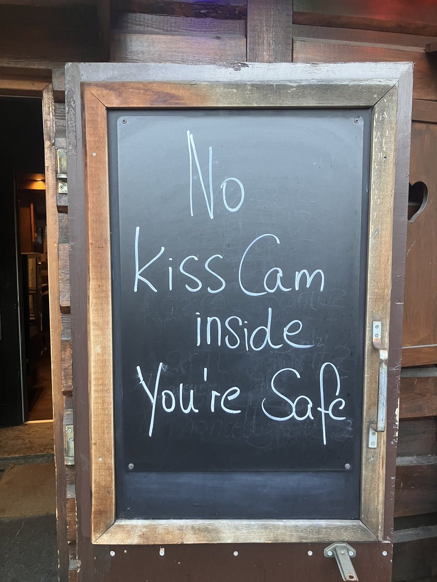 Ondertussen bij een café in Dortmund

😅