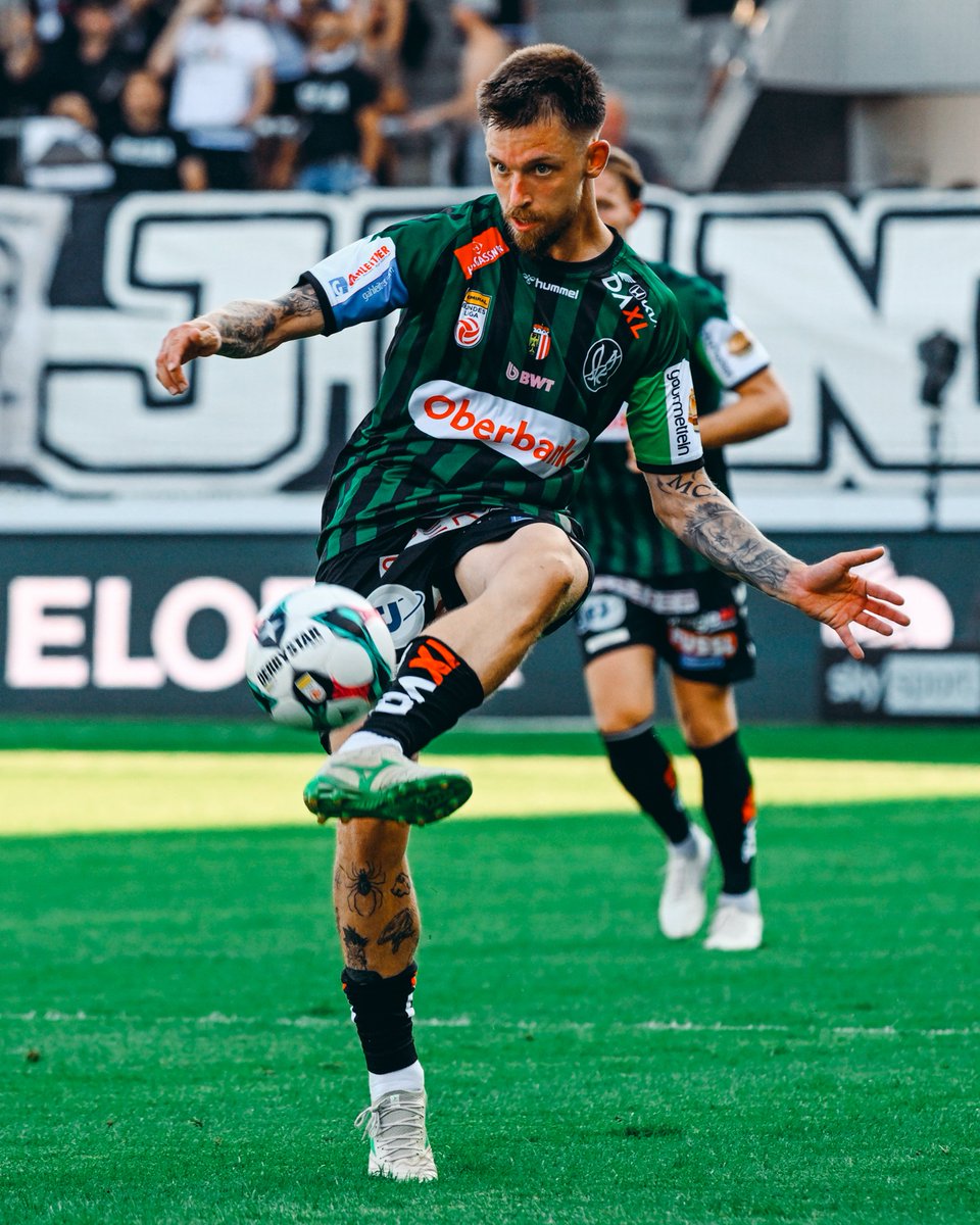 HAPPY BIRTHDAY, Philipp #Pomer! 🎊

Unsere Nr. 17 feiert heute seinen 28. Geburtstag. 🍾🍰

#svried #seit1912 #desismeiverein