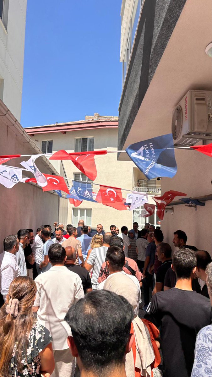 🚨MHP’ye Etimesgut Depremi: Anahtar Parti’ye MHP’den İstifa Eden 200’ün Üzerinde Yeni Üye Katıldı

Ankara Etimesgut’ta, son dönemde yaşanan “açılım süreci” tartışmalarının ardından, aralarında eski teşkilat yöneticilerinin de bulunduğu  200'ün üzerinde MHP’li üye topluca Anahtar