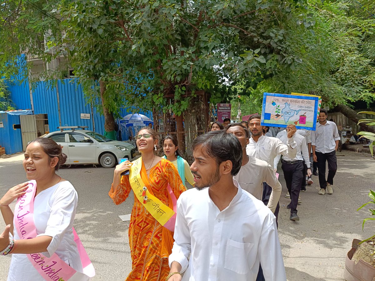 DIETRNDELHI's tweet photo. Day 6
#swachhtabhiyan2025
#SwachhBharatabihyan #SwachhBharatMission
#swacchdilli
Rally by D.El.Ed Trainees was organised in DIET campus and its surroundings with placards and slogans on cleanliness,dengue and malaria awareness. https://t.co/VIVIPb47xh