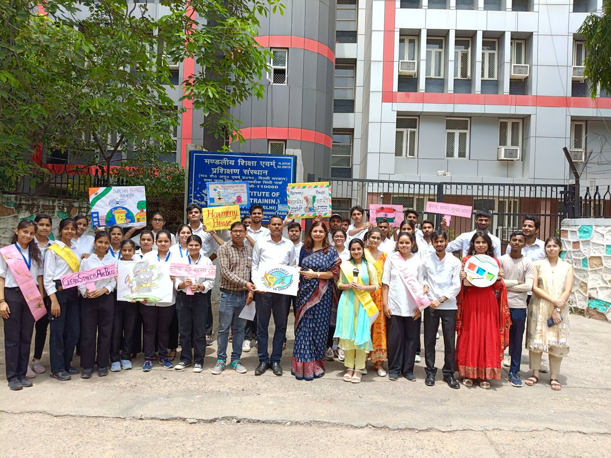 DIETRNDELHI's tweet photo. Day 6
#swachhtabhiyan2025
#SwachhBharatabihyan #SwachhBharatMission
#swacchdilli
Rally by D.El.Ed Trainees was organised in DIET campus and its surroundings with placards and slogans on cleanliness,dengue and malaria awareness. https://t.co/VIVIPb47xh