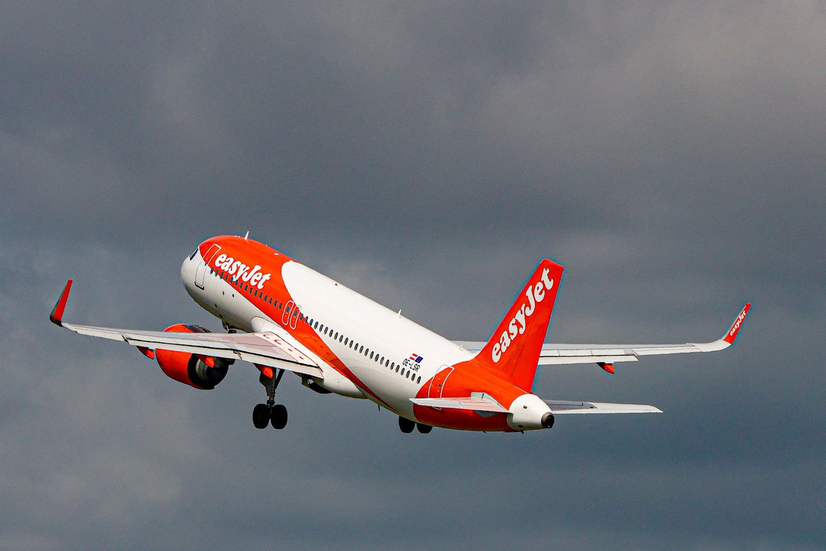 dinobreezy's tweet image. Monday 11 August

Today’s Daily Picture Theme is ‘Two-tone'

RT or reply with your own photo 

Tomorrow’s theme will be ‘Unrelated'

#DailyPictureTheme

The well known #TwoTone livery on the #Easyjet airplane