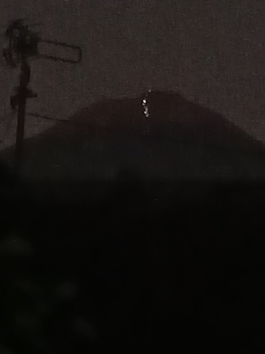fathur_prince's tweet photo. @awesomeposted Ini muncul setiap subuh di puncak G. Slamet-Jateng😃 https://t.co/AW2BbMLLOK
