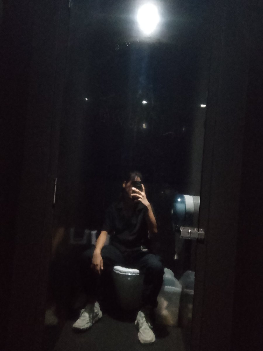 Independent_X_'s tweet photo. อยากเอาคาห้องน้ำว่ะ https://t.co/1W5lPyxx3n