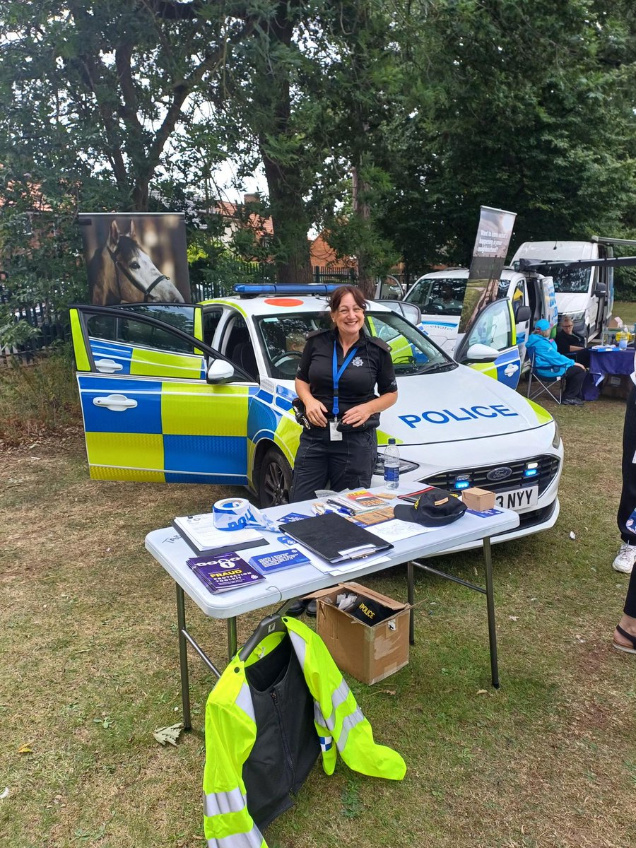 On the 7th of August Officers form Kirkella NPT had a great day engaging with families at the Cottingham Playday Event, held at the Cottingham Children's Centre. There was some great activities for the children and parents to participate in.