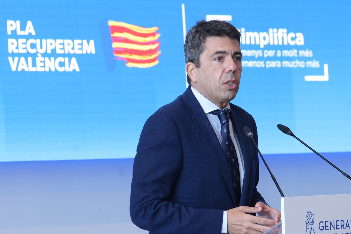 Generalitat (@generalitat) on Twitter photo 🗣 <a href="/carlos_mazon_/">Carlos Mazón</a>: “Impulsem la major transformació administrativa per a simplificar tràmits i acostar la Generalitat a la ciutadania”
🏛 Es tracta d'una estratègia global per a modernitzar l'Administració, reduir la burocràcia
📝 i facilitar la realització de tràmits per part 🗣 <a href="/carlos_mazon_/">Carlos Mazón</a>: “Impulsem la major transformació administrativa per a simplificar tràmits i acostar la Generalitat a la ciutadania”
🏛 Es tracta d'una estratègia global per a modernitzar l'Administració, reduir la burocràcia
📝 i facilitar la realització de tràmits per part