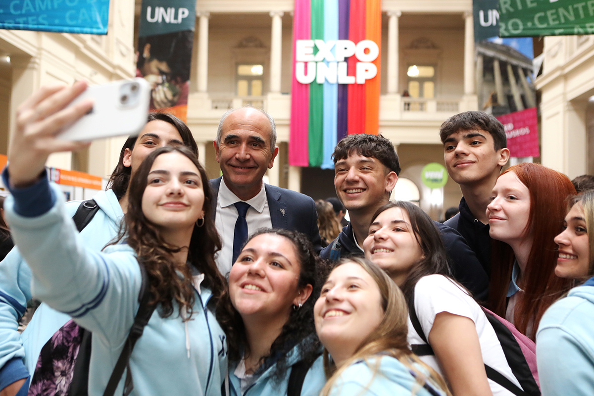unlp's tweet photo. ¡Comienza hoy #ExpoUNLP🎓🔥 Hasta el 14 de agosto, conocé las 17 facultades y la oferta académica para el 2026. La megamuestra es gratuita y abierta a todo público. Vení a vivir la experiencia universitaria en la semana del 120° aniversario de la #UNLP https://t.co/sgFOuaoLWF https://t.co/y7QVj66Pgz