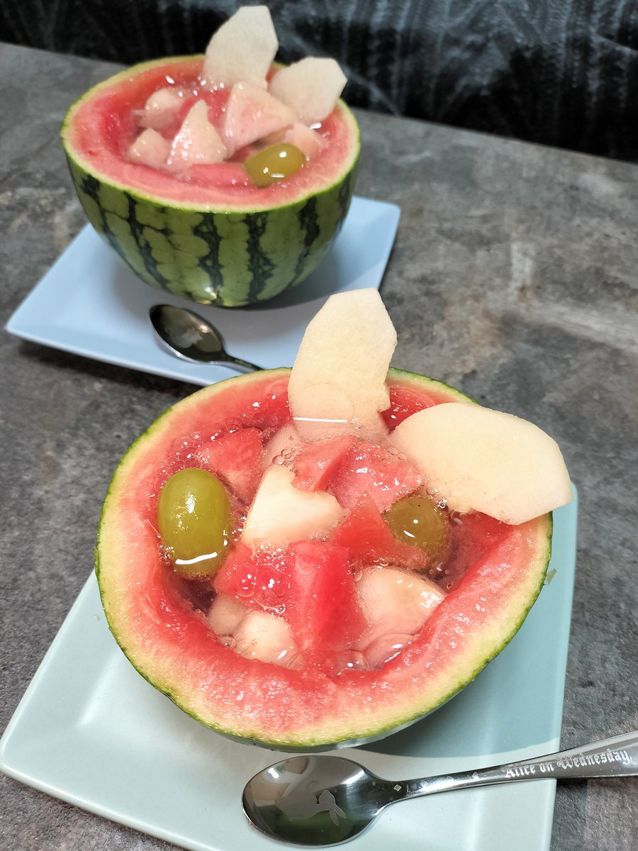 小玉スイカでフルーツポンチ🍉
スイカ、梨、桃、マスカット
贅沢ねぇ(*´˘`*)♡