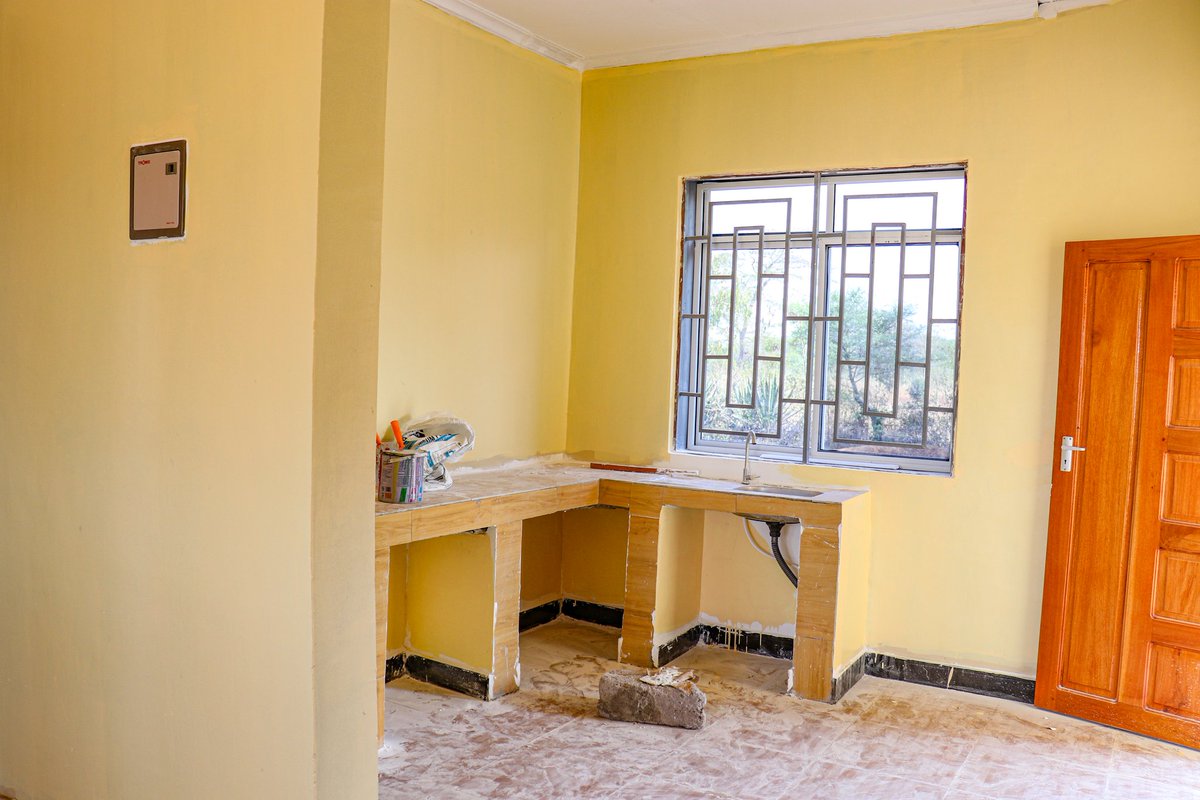 BariadiDC's tweet image. Maendeleo Yanayoonekana!
Ujenzi wa Nyumba ya Mganga (2-in-1) Zahanati ya Gilya umefikia 98%! 💪
Umefadhiliwa na Mfuko wa TASAF kupitia OPEC Fund – Tsh Mil. 92.35.
Hatua kubwa kuboresha makazi ya watumishi &amp;amp; huduma bora kwa wananchi ❤️

 #HudumaBoraKwaWote #TASAF #OPECFund