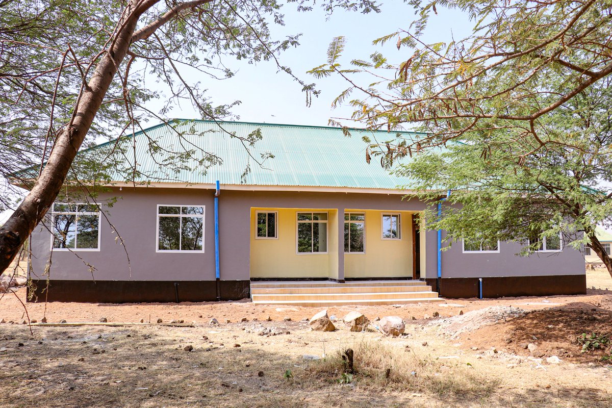 BariadiDC's tweet image. Maendeleo Yanayoonekana!
Ujenzi wa Nyumba ya Mganga (2-in-1) Zahanati ya Gilya umefikia 98%! 💪
Umefadhiliwa na Mfuko wa TASAF kupitia OPEC Fund – Tsh Mil. 92.35.
Hatua kubwa kuboresha makazi ya watumishi &amp;amp; huduma bora kwa wananchi ❤️

 #HudumaBoraKwaWote #TASAF #OPECFund