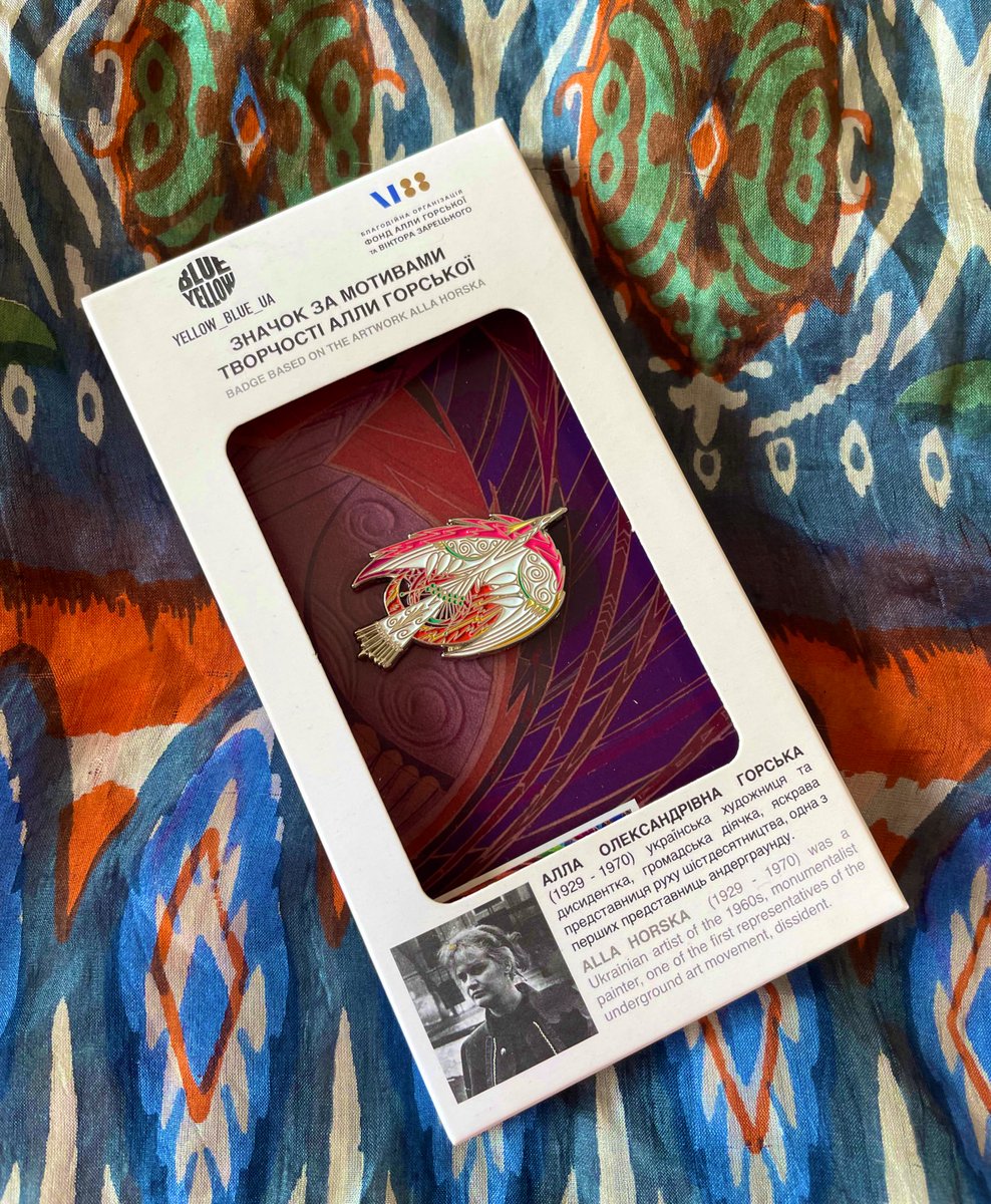 Another small thing you can get from donating to the fundraiser below and participating in a raffle is this pin inspired by Alla Horska’s mosaic artwork Boryviter, the one that’s been destroyed by Russians in Mariupol. 

Would appreciate if you could boost this fundraiser 🌼