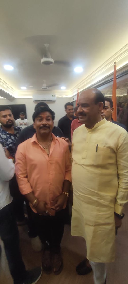 MirdhaAnshul's tweet photo. ओम जी भाई साहब आपके संघर्ष को कभी भूलाया नहीं जा सकता आप एक सच्चे नर्सिंग कर्मी , एक सच्चे कॉविड स्वास्थ्य सहायक है।

संघर्षत हर #CHA सलाम।

#लड़ेगा_CHA_जीतेगा_CHA 

#CHA_WANT_JOB_BACK 

#CHA_को_नौकरी_दो 

#CHA_से_किया_वादा_पूरा_करो_BJP_सरकार 
@RajCMO
@GajendraKhimsar https://t.co/1dpPc57Ymn