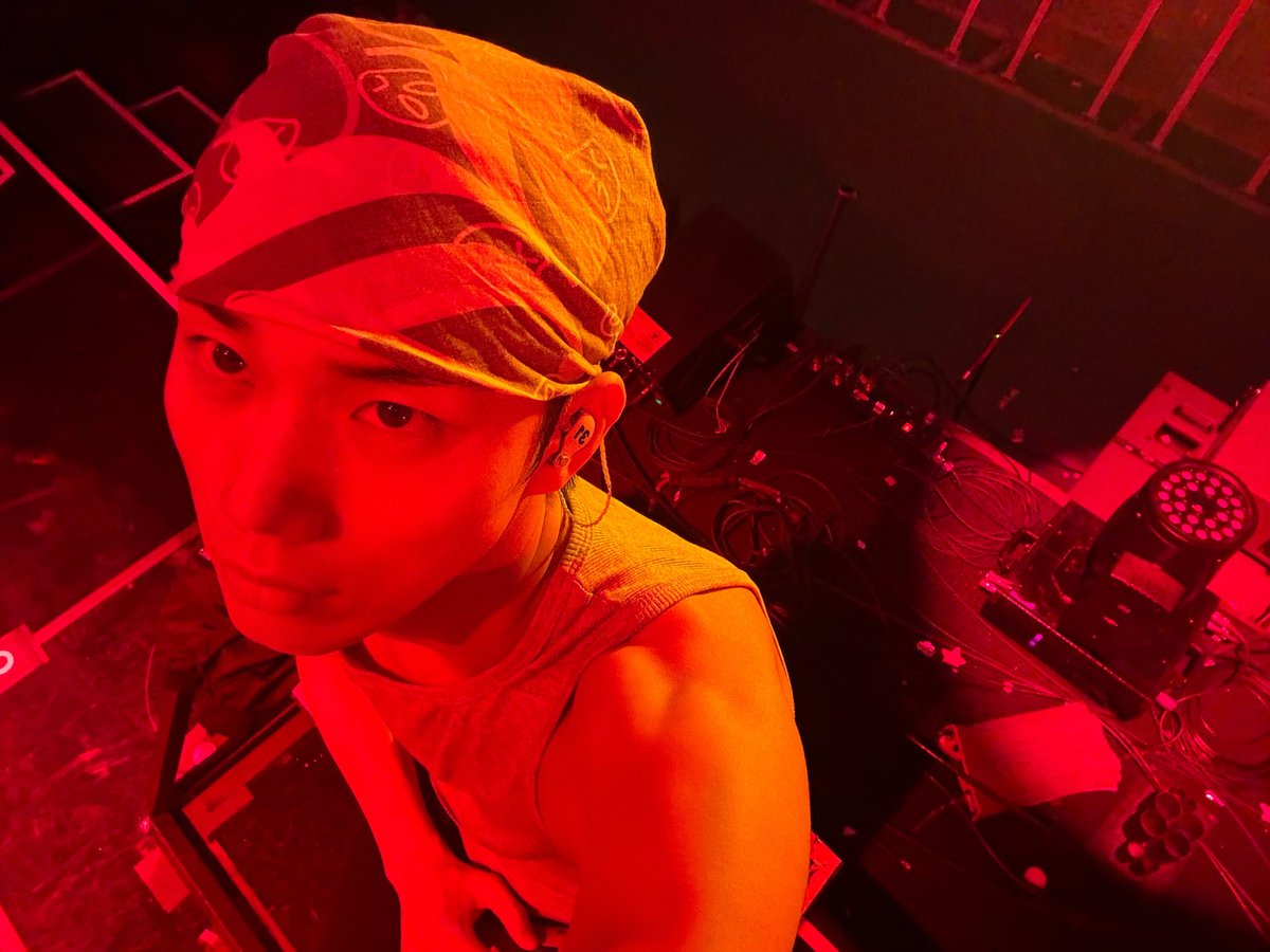 P1H_members's tweet image. 드디어 한국에서 준비했던 MOST WANTED 이틀 다 마무리했네요.. 열심히 달려온 지난날들을 생각하면 눈을 질끈 감을 정도로 타이트한 하루들이었지만 놀러 와주신 피스들의 미소와 함성을 떠올리면 그 정도는 아무것도 아니었던 것 같아요. 너무 값지고 소중한 행복한 공연이었습니다!