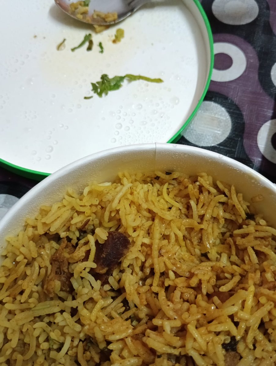 sagar9s's tweet photo. @blinkitcares @letsblinkit ORDER ID: ORD28401636521
Your customer service has ignored a food safety complaint, and this will escalate to higher authorities now. The chicken came in black and foul, and upon informing you say "nothing is compromized." Is the customer a fool? https://t.co/aCHsOnNGvv