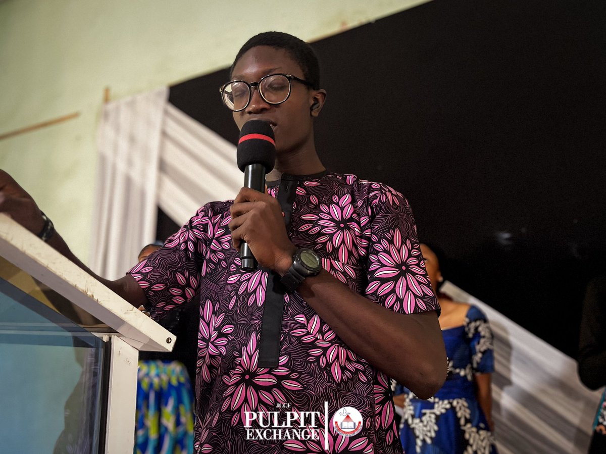 PSF_FUTO's tweet photo. Hands lifted, hearts surrendered โ giving God the highest praise and worship. ๐๐ถ #ImpactSunday #PulpitExchange https://t.co/WpgezXFtql